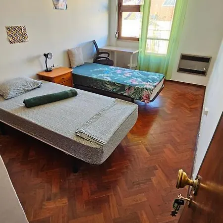 Rum i privatbostad Single Or Double With Balcony Close To Alameda Metro! Lisboa