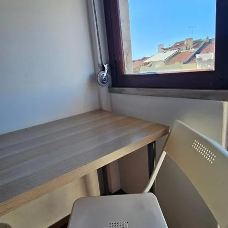 Single Or Double With Balcony Close To Alameda Metro! Privatunterkunft Lissabon