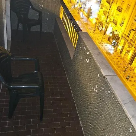 Single Or Double With Balcony Close To Alameda Metro! * Lissabon