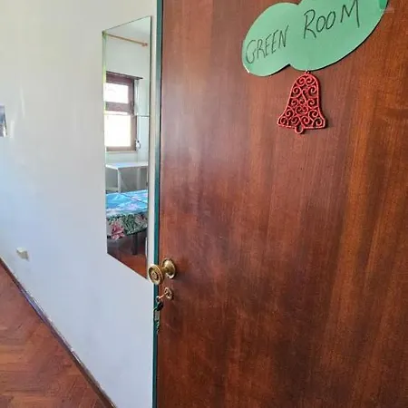 Privatunterkunft Single Or Double With Balcony Close To Alameda Metro! Lissabon