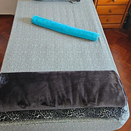Privatunterkunft Single Or Double With Balcony Close To Alameda Metro! Lissabon
